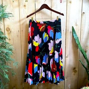 PLEATED FLORAL SKIRT